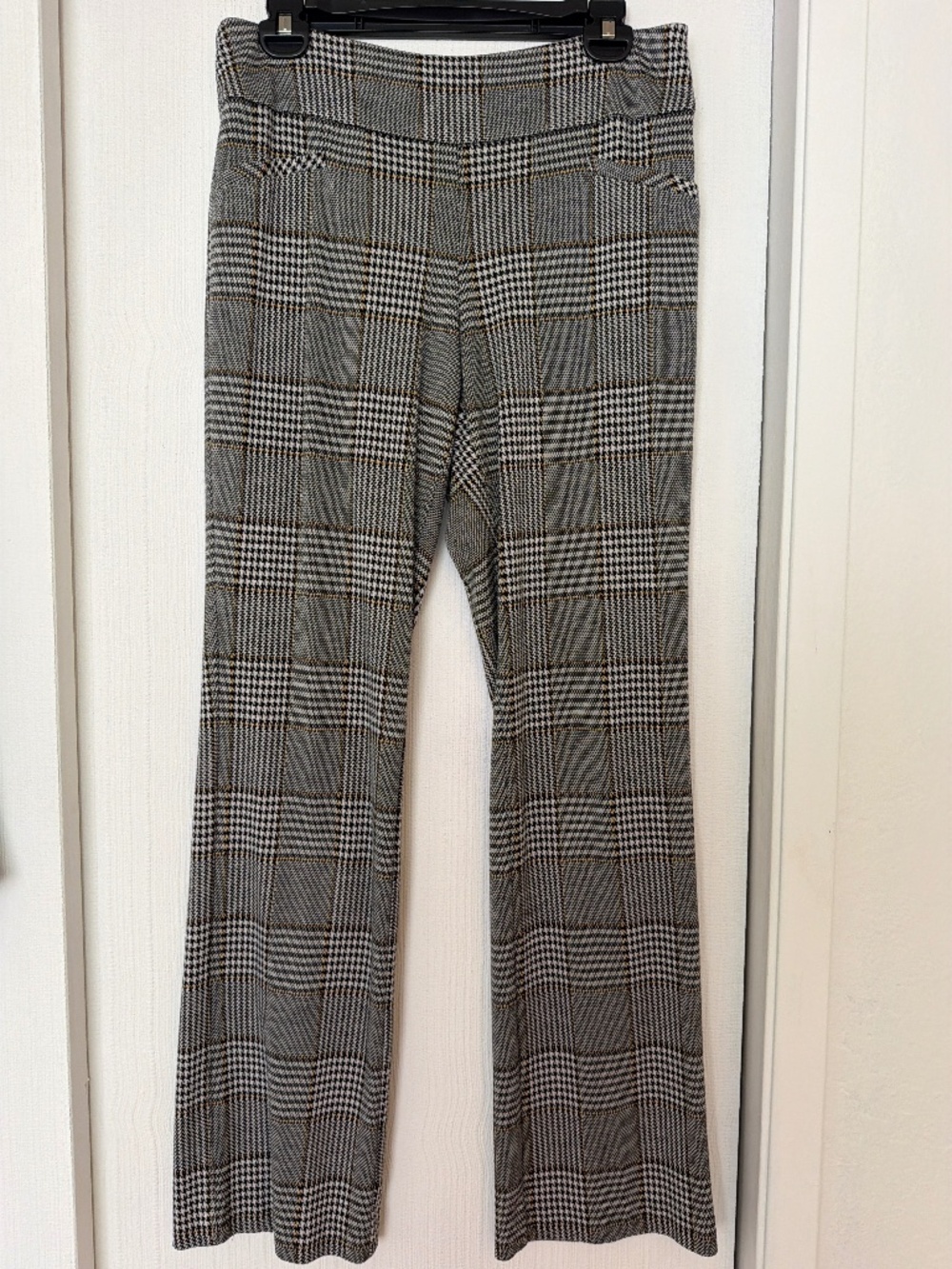 New York & Company Plaid Flare Pants – Size Medium – NWT